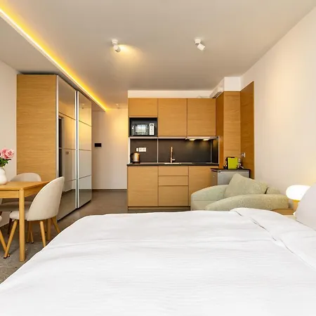 Downtown Modern With Balcony By Flat Mаnager *