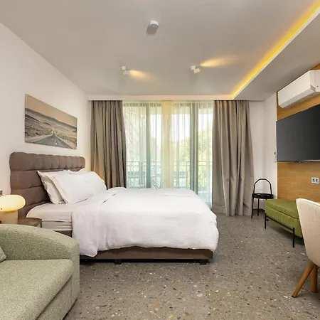 Downtown Modern With Balcony By Flat Mаnager Apartment *