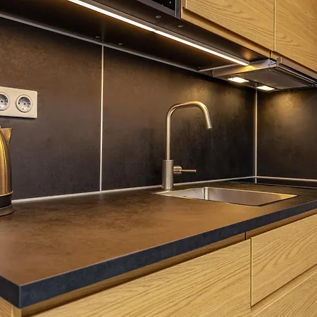 Downtown Modern With Balcony By Flat Mаnager *