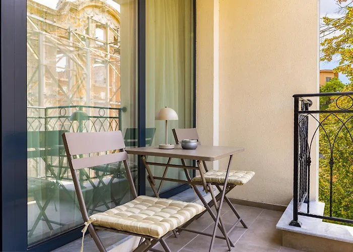 Downtown Modern With Balcony By Flat Mаnager 公寓 *