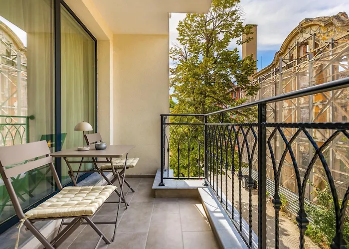 Downtown Modern With Balcony By Flat Mаnager *