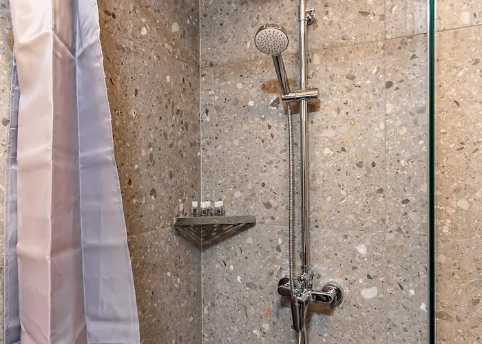 公寓 Downtown Modern With Balcony By Flat Mаnager